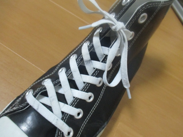 ダイソーの伸びる靴紐はしっかり厚みがある セリアと比較 31crossroads
